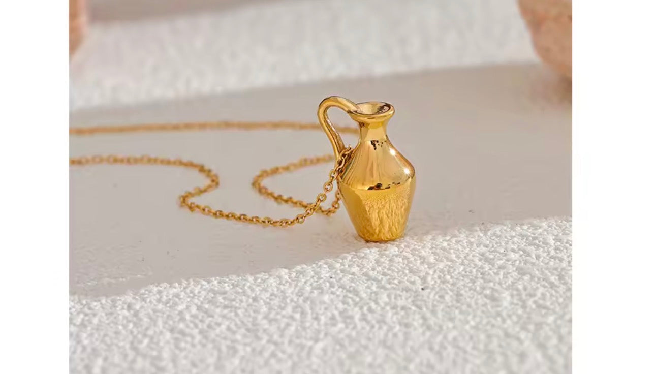 Necklace "Pitcher Charm"